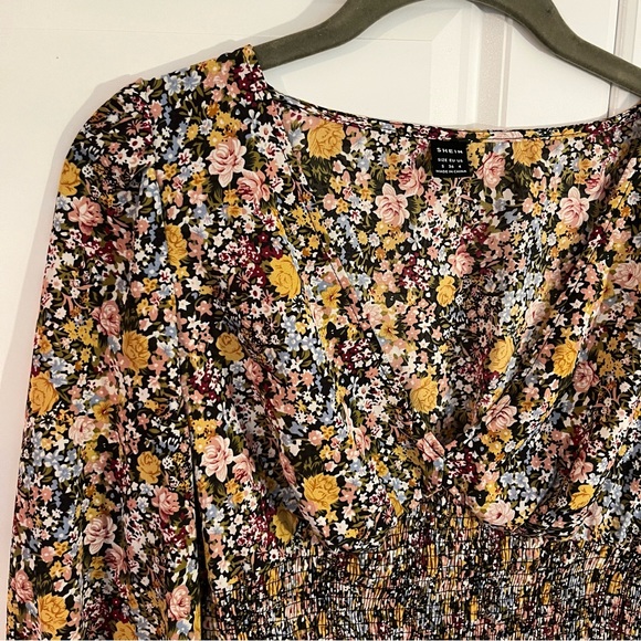 NWOT SHEIN Size 4 Black Floral Long Sleeve Dress- Small - Picture 2 of 5